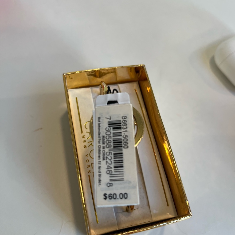 NIB Carolee bracelet with dog motif 🐶 - Picture 6 of 6